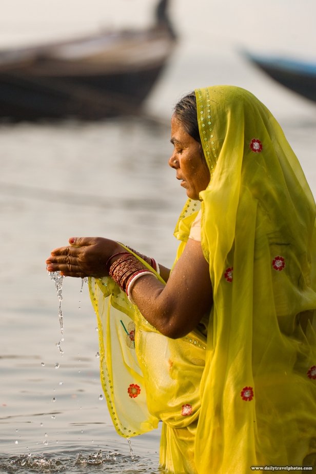 110820_varanasi_ganges_woman_praying_river_morning_sunrise_IMG_6304