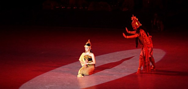 Ramayana-Ballet-at-prambanan